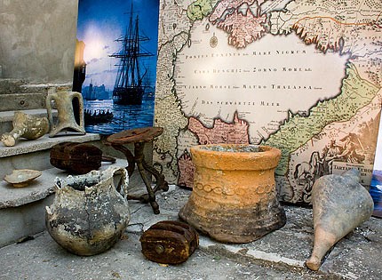 Экспонат музея пиратов Черного моря