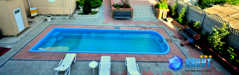 Отдых с бассейном в Черноморском — гостиница «Яхонт»